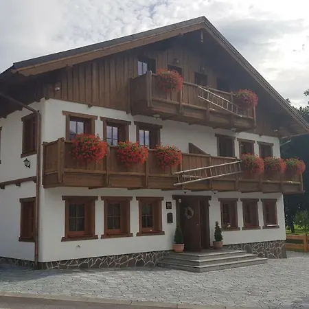 Πανσιόν Amadehaus 4*