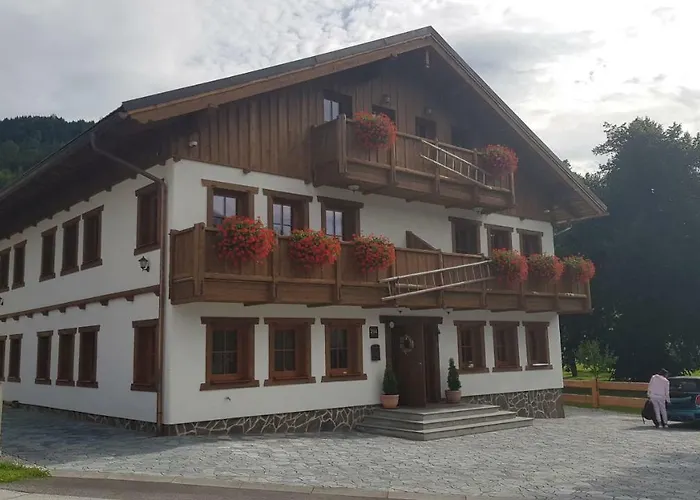 Pensión Amadehaus 4*